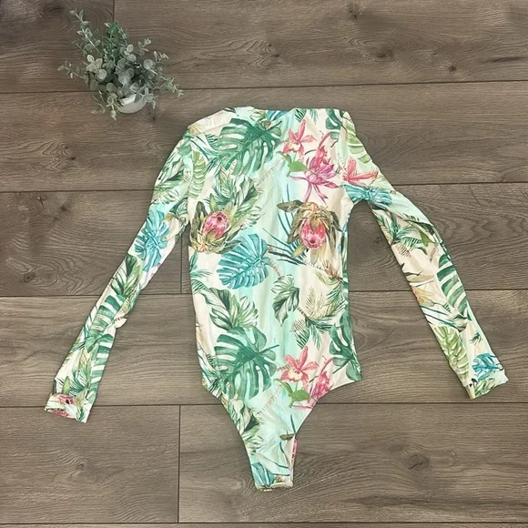 NWT Pilyq Tropical Floral Long Sleeve Bodysuit Size Medium - Picture 6 of 8